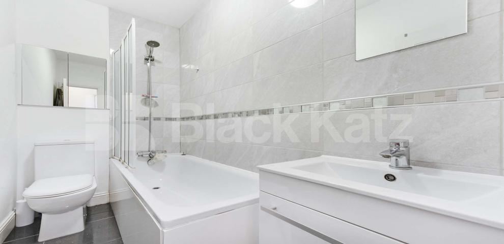 			UNDER OFFER , 2 Bedroom, 1 bath, 1 reception Apartment			 Strathleven Road, Clapham North/Brixton